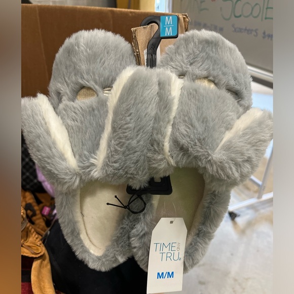 Bunny slippers - Picture 2 of 2